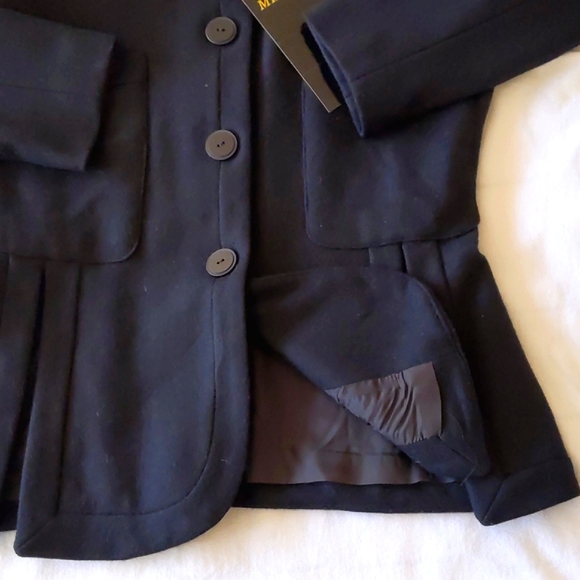 NWT. Woman's Full lined 100% wool blazer and skirt matching set. - Picture 4 of 8